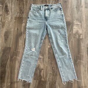Banana Republic High Rise Distressed Jeans. Size 28S.